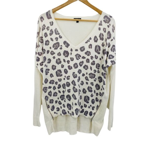 Express snow leopard cream gray print slouchy sweater with zippers size small - Picture 2 of 7